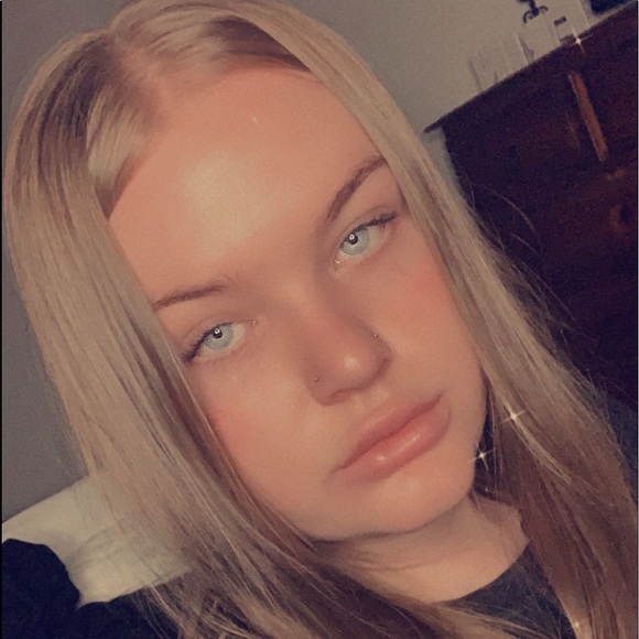 Meet your Posher, Erin - Picture 1 of 1